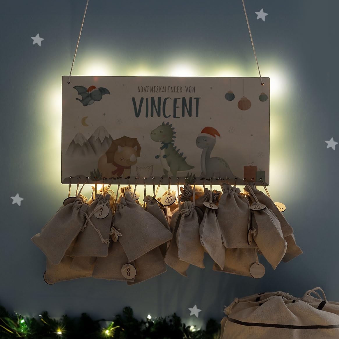 Adventskalender Personalisiert für Kinder | Advent Kalender zum befüllen aus Holz | Wandmontage Weihnachtskalender DIY mit Namen | hellomini (Dinowelt)