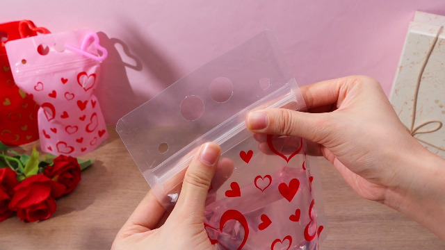 60 sets de bolsas de bebida con pitillos para San Valentín miniatura 7