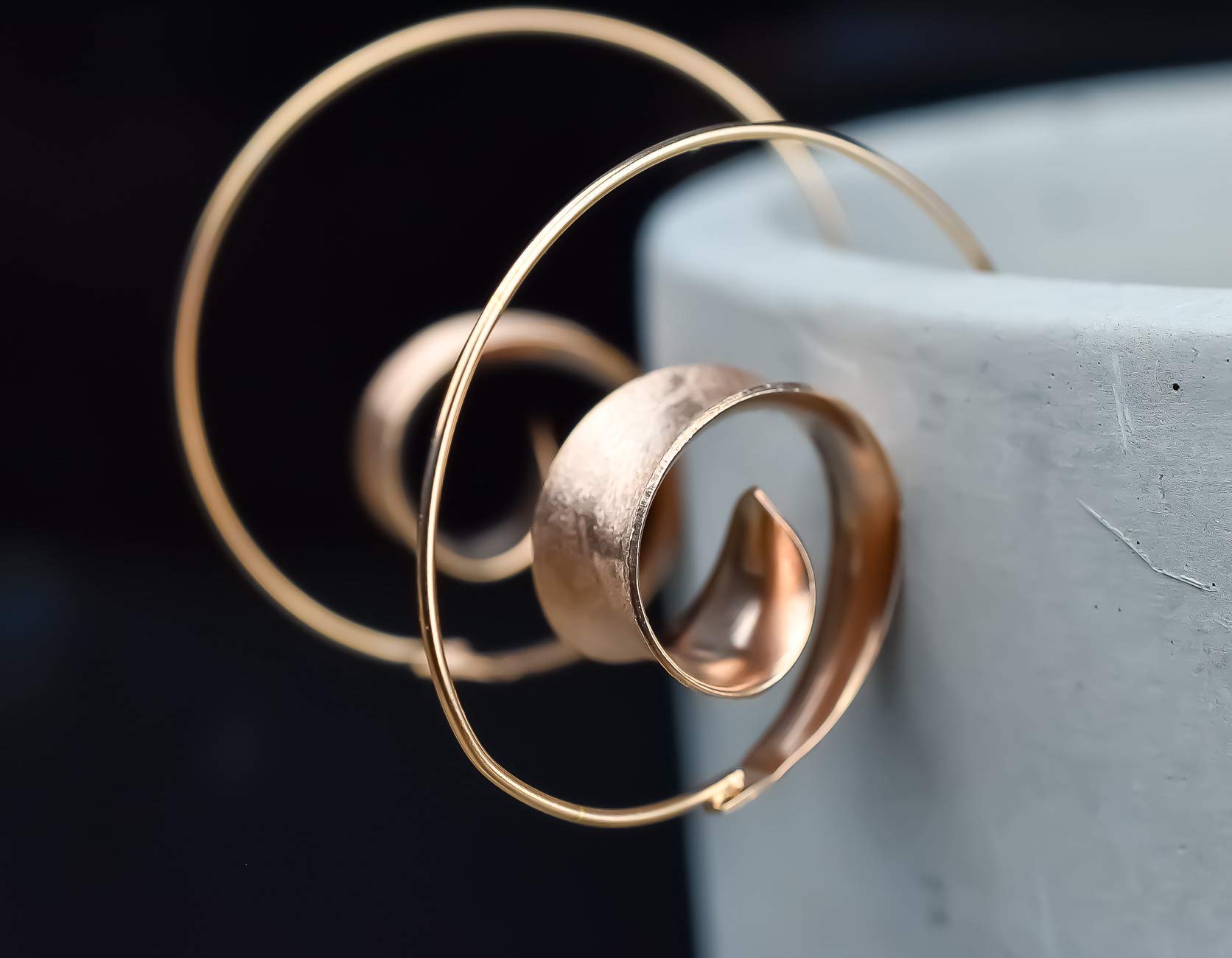 MadamLili - Rosegold Ohrringe Spirale Hängend - 925 Sterling Silber Rose Vergoldet - Matt Handgebürstet Ohrhänger Stecker - Boho Hippieschmuck - Handgefertigt - Exklusive Schmuckbox