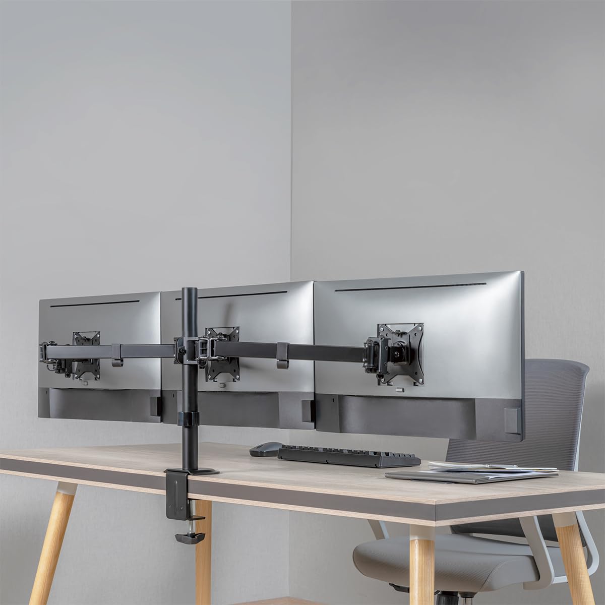 Supporto per monitor in alluminio per 3 monitor (17-27"), lunghezza braccio: 658 mm ciascuno
