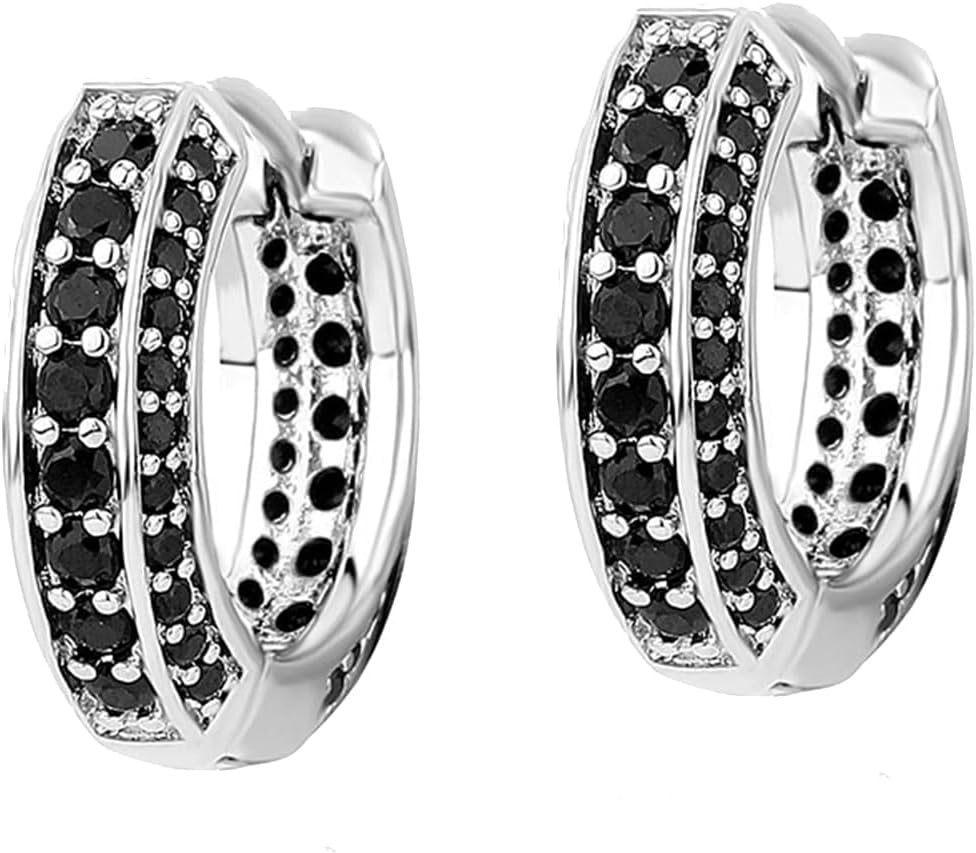 Men yurdim va yalangoch yigit pornosini topdim