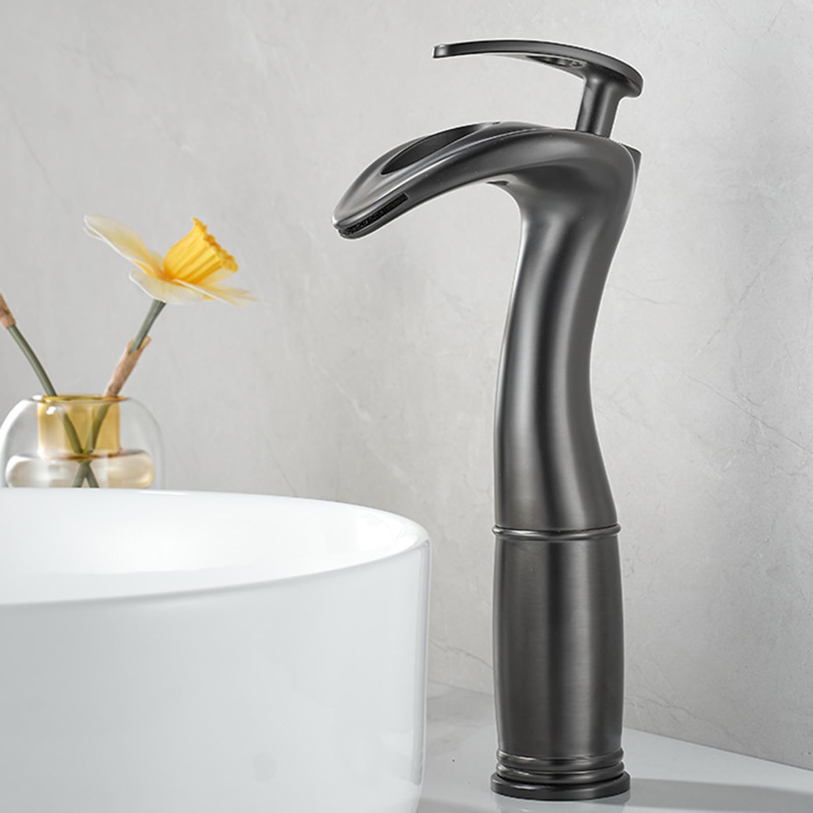 Robinet mitigeur de lavabo cascade gris pour surélever votre vasque moderne