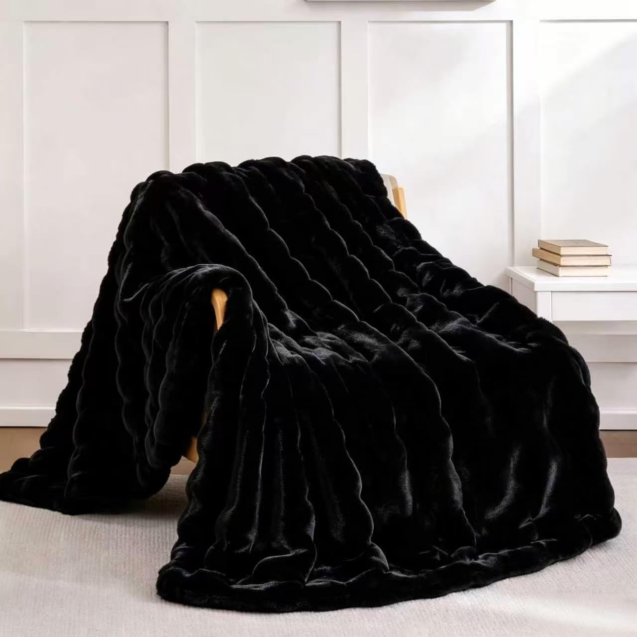 Ghouse Black Fluffy Blanket 50x60 Faux Fur Throw Blankets for Couch Soft Fuzzy Blanket for Bed Cozy Plush Throw Luxury Furry Blankets Home Decor Gifts 860 GSM