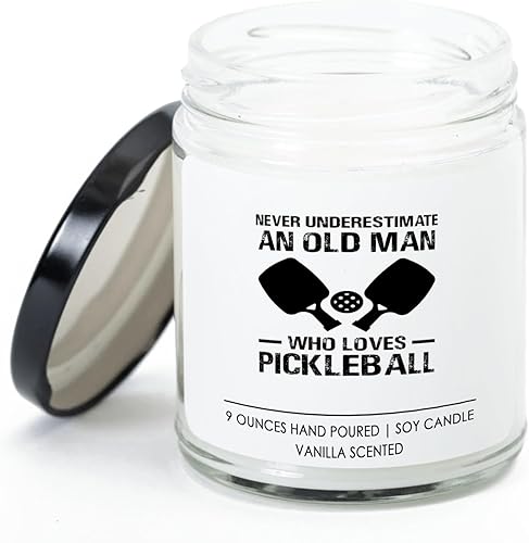 Father Hobbies - Vela de vainilla – Subestima Pickleball – Regalo de jugador de pickleball Picklball Papá Padleball amante abuelo retirado