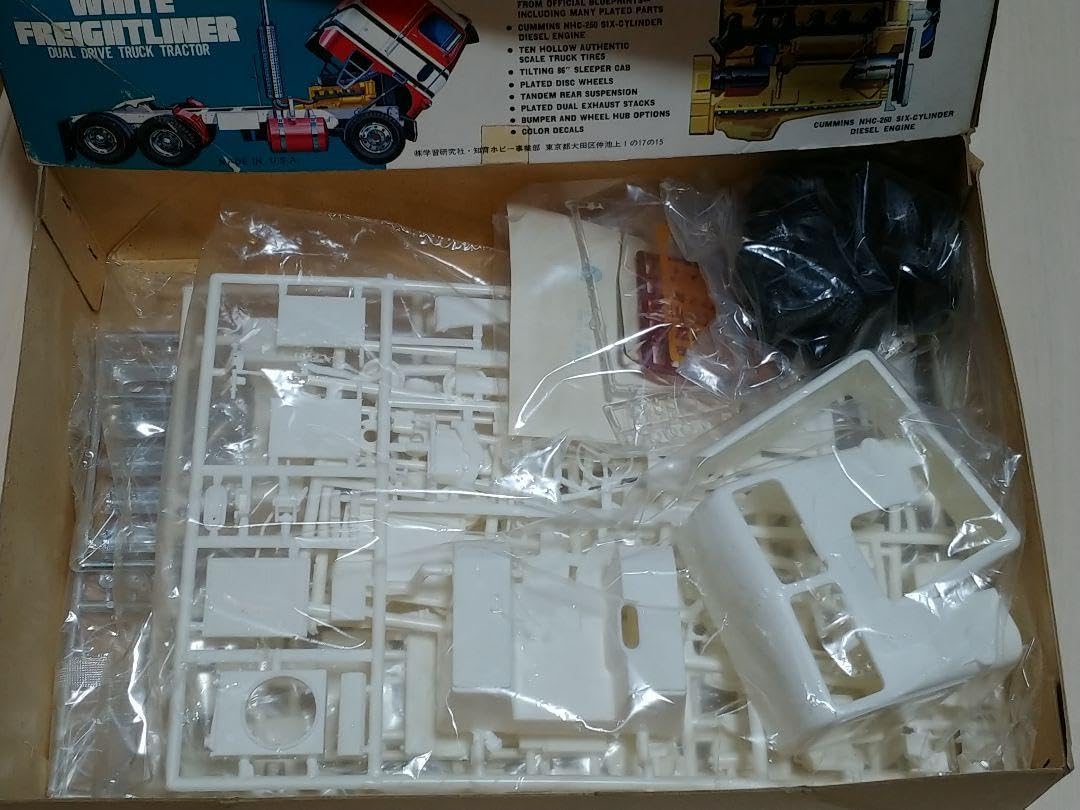 amt 1/25 ホワイト フレイトライナー White Freightliner 2-in-1 SC/DD Cabover Tractor (75th Anniversary)