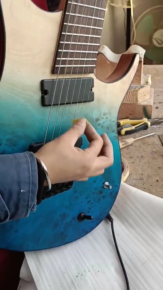 ベネトウ　SJ fanfret Today's Pick UP！ ベネトウギターファンフレットモデル