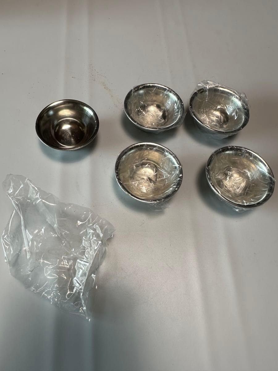 Sake Set｜錫製雑貨・酒器の通販は能作オンラインショップ【公式】 酒器 錫酒器 錫刻印あり 徳利 H=10.5 φ=5.5 (2本) お猪口 H=62.6 φ=4.8 (5客) 木箱入り