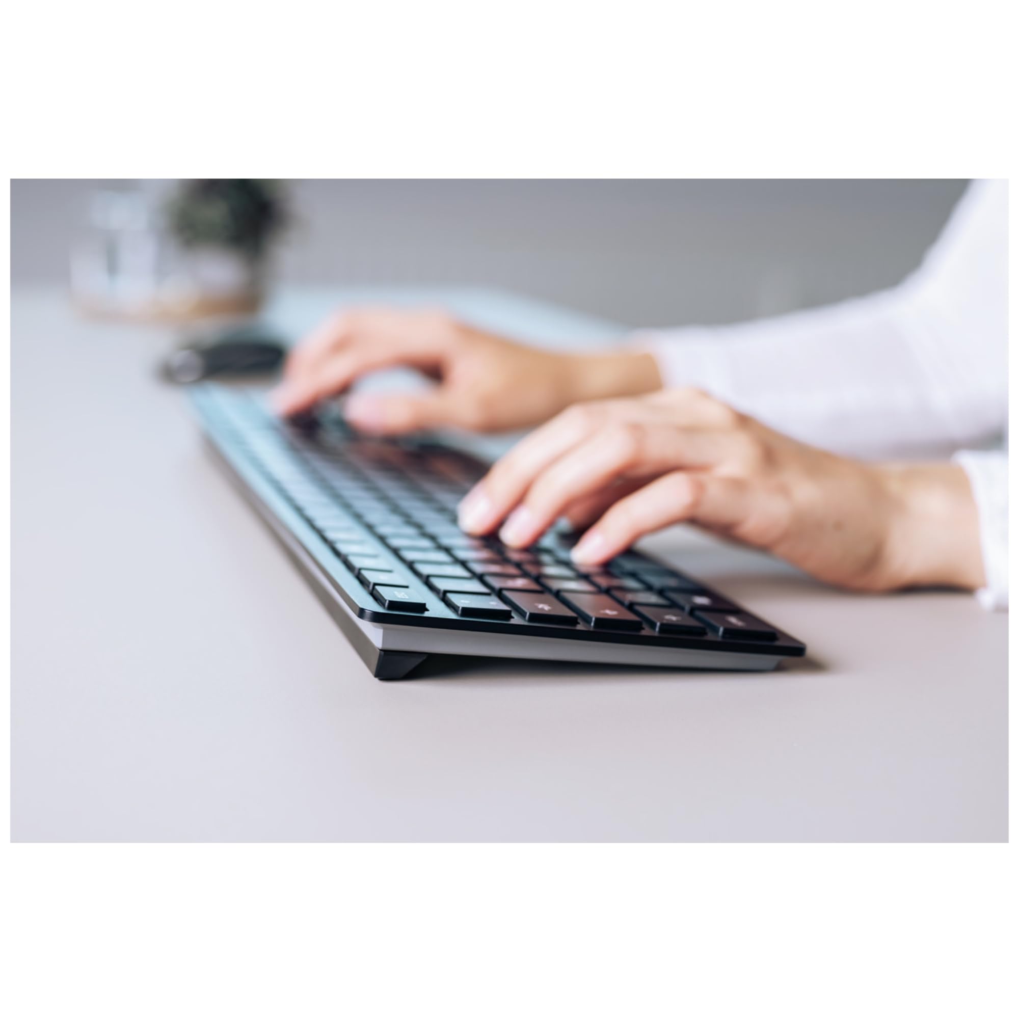 CHERRY KW 9100 SLIM, clavier au design sans fil, Disposition suisse (QWERTZ), Connexion au choix Bluetooth ou radio 2,4 GHz, Touches plates, Rechargeable, Gris anthracite