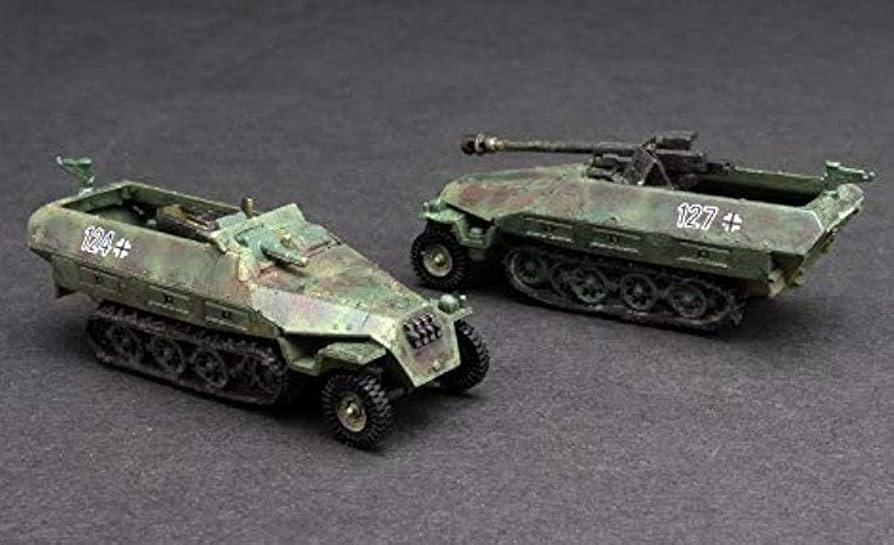 Amazon.com: Military Museum Collection SDKZ 251/9 22 Green 1/144