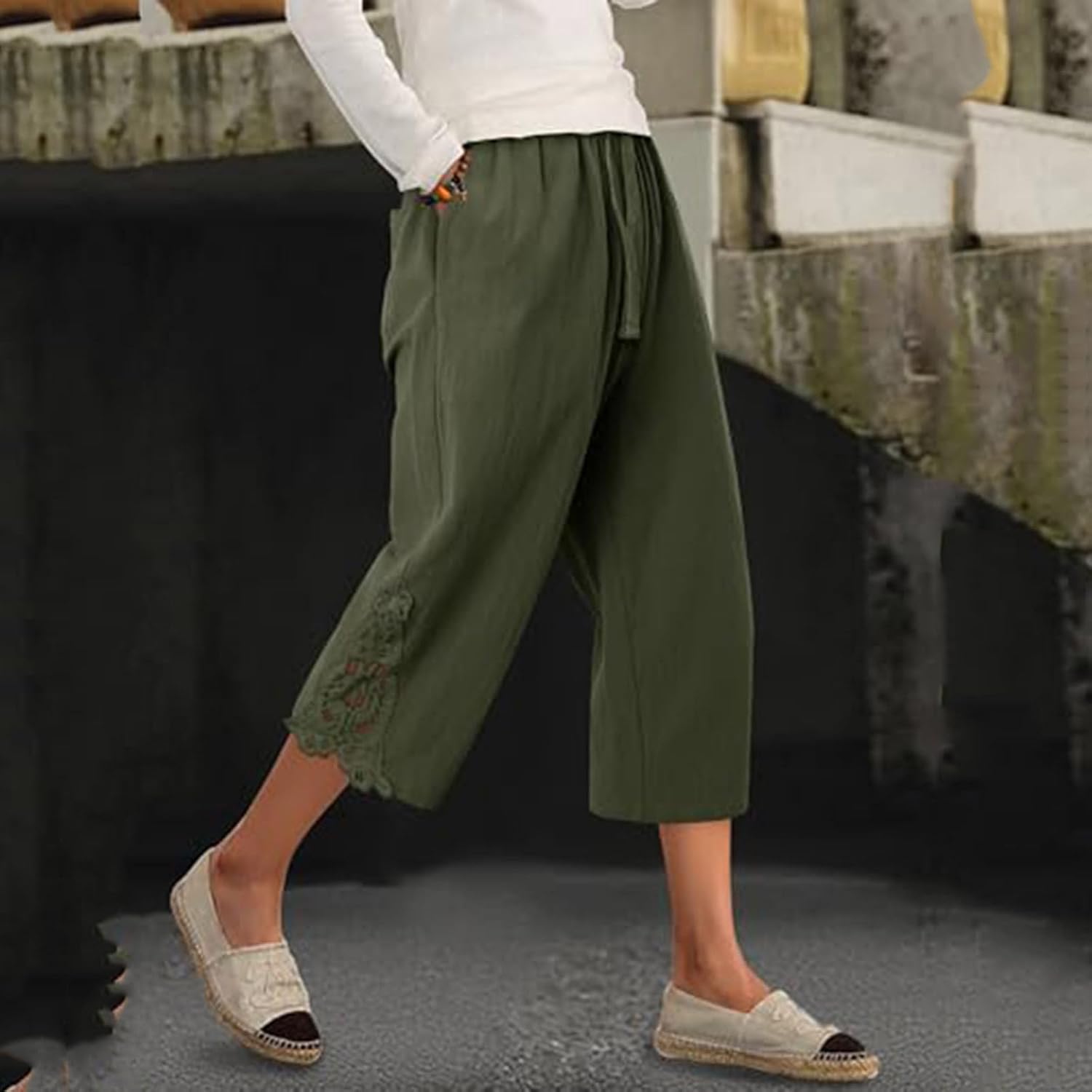 Womens Capri Pants Casual Cotton Linen Shorts Trousers Lightweight Drawstring Elastic Waist Cropped Pants with Pockets