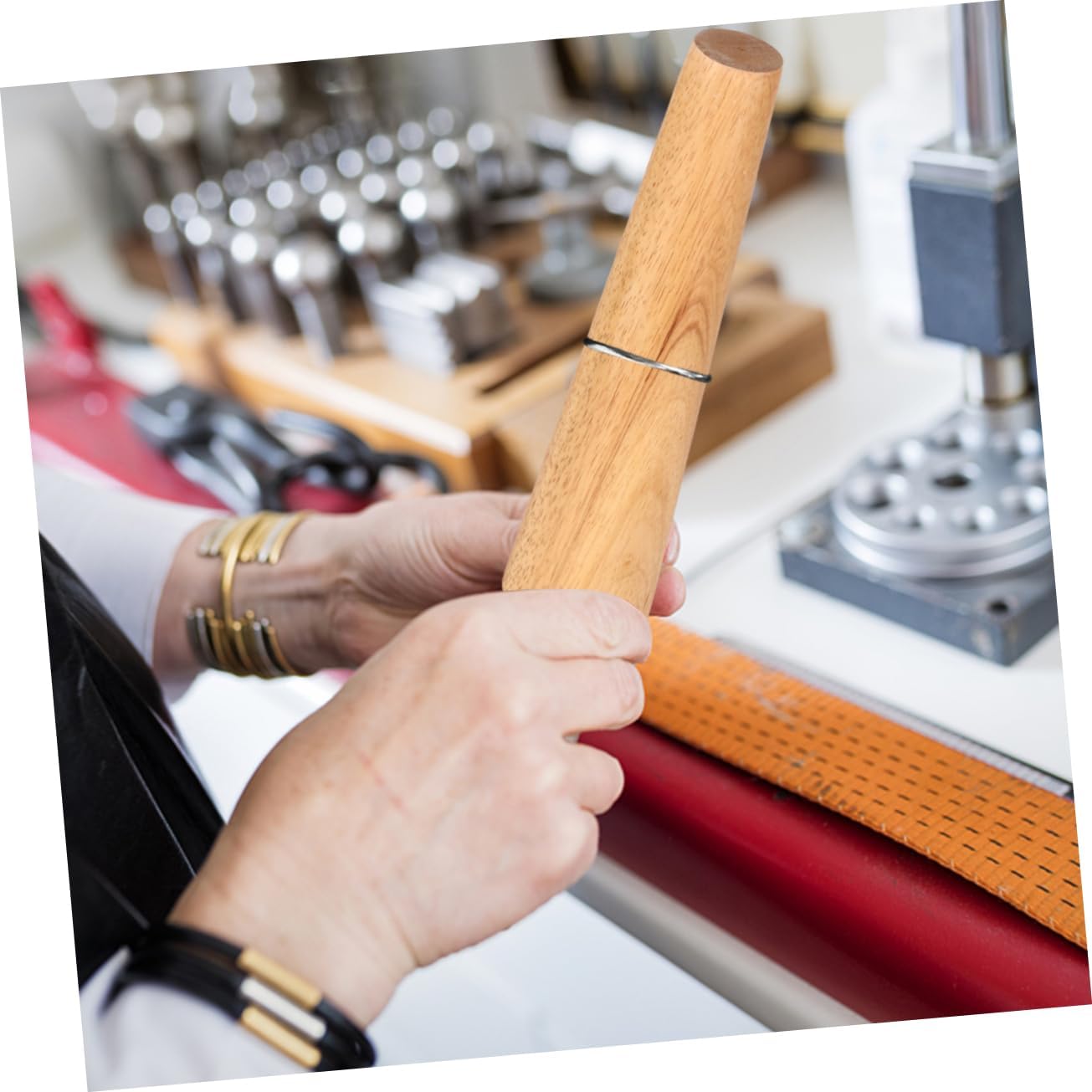 PERSELOSO DIY Round Bracelet Mandrel Tool Wood Mandrel for Jewelry Forming Repair Durable Smooth Surface Compact Design for All Types of Bangles