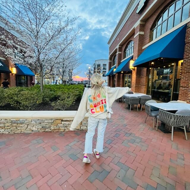 IHK Cool Aunts Club Sweatshirt - Aunt Valentines Day & Birthday Gift - Image 6