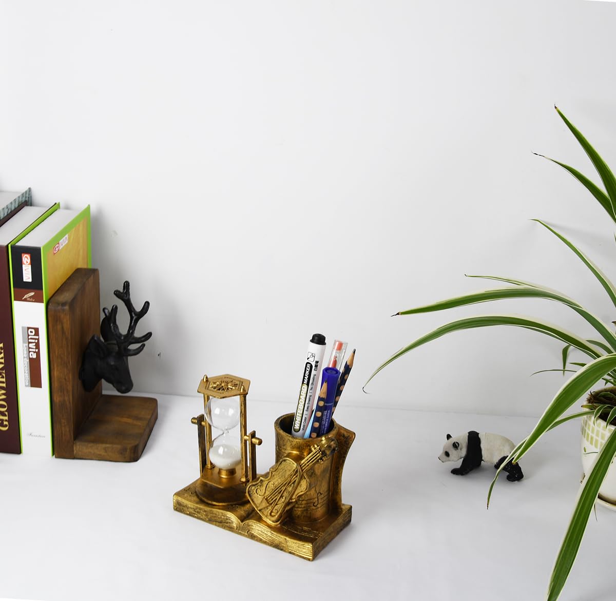 Violin-Themed Pencil Holder with Hourglass, Resin Desktop Organizer for Office & Study, Pen Holder with Sand Timer, Classic Music Addition Scissors Storage, Artistic Gift for Violin Lovers