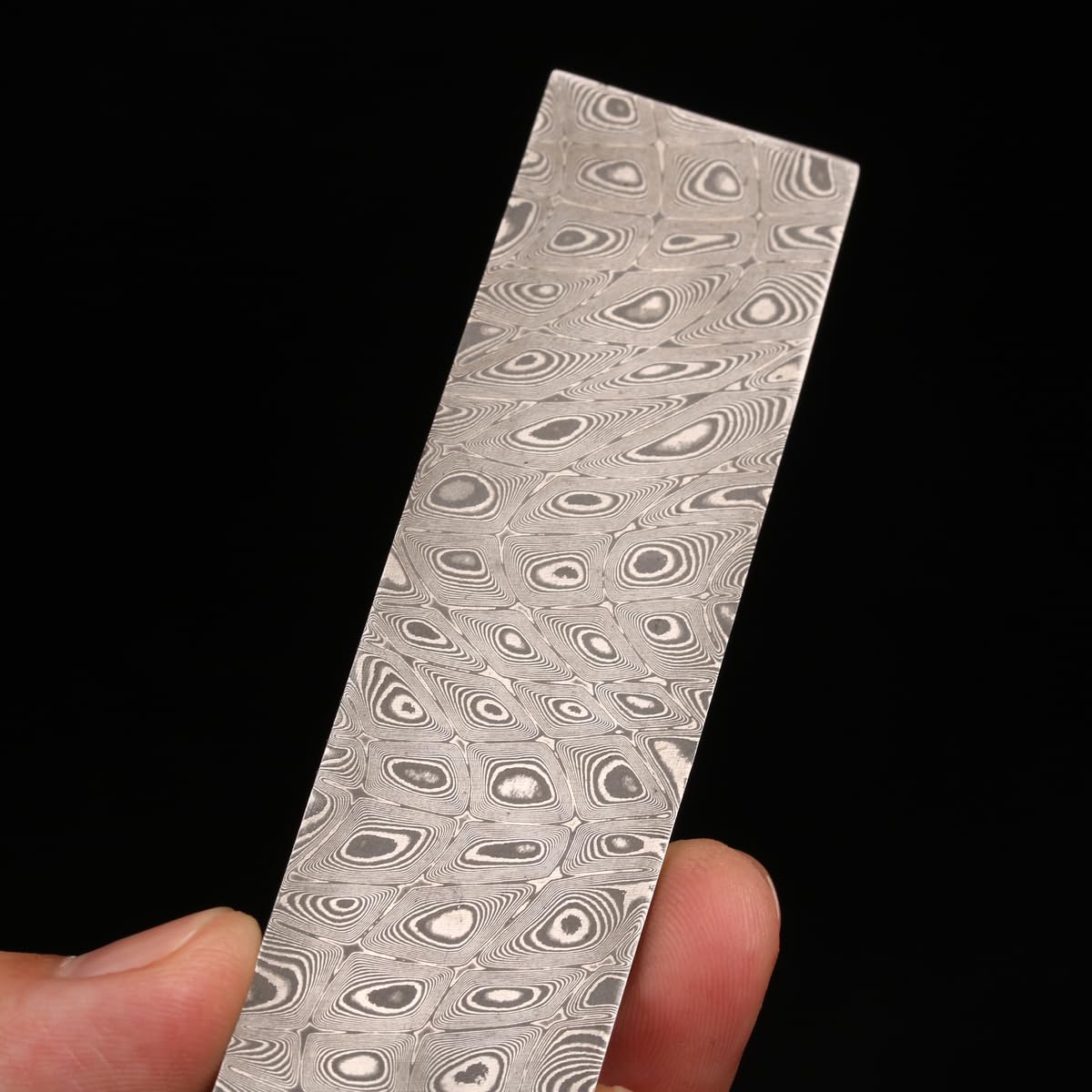Plume de Paon Barre en Acier Inoxydable Damas Couteau à Lame Billet pour la Fabrication de Couteaux de Table à Lame Fixe Bijouterie (160x25x2.5mm)