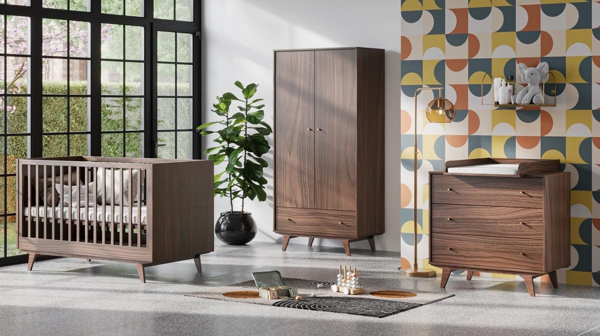 Babyzimmer Kinderzimmer komplett Set Maddy Weiß Walnuss Schrank Kommode Bett (Walnuss)