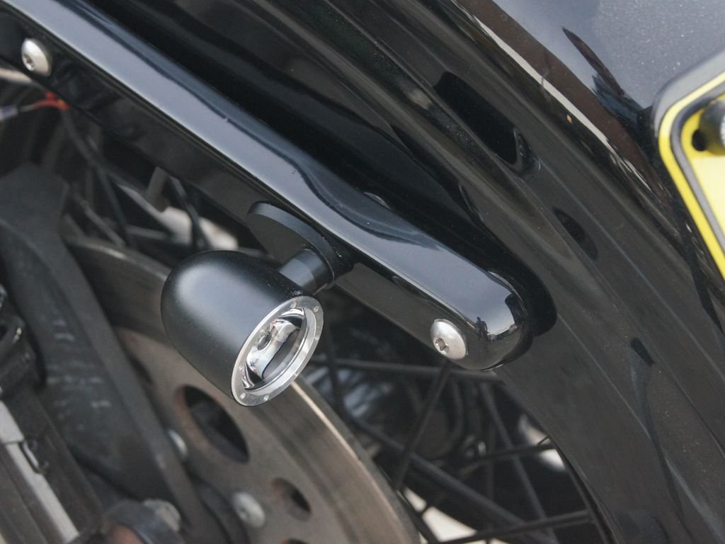 Czarne zintegrowane czarne kierunkowskazy motocyklowe LED z stoperem światła polerowane wykończenie bez ramy