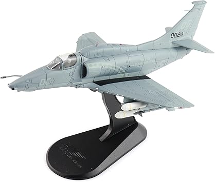 Hobby Master | 172 Scale Military Aircraft Replica | A-4M Skyhawk Diamondbacks 160024, VMA-131, US Marines, 1993 | Model HA1437