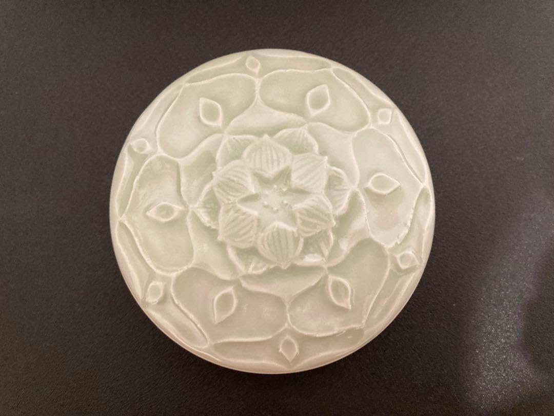 伊藤剛俊さん 蓮彫蓋物 益子焼 共箱付 ※海外発送の