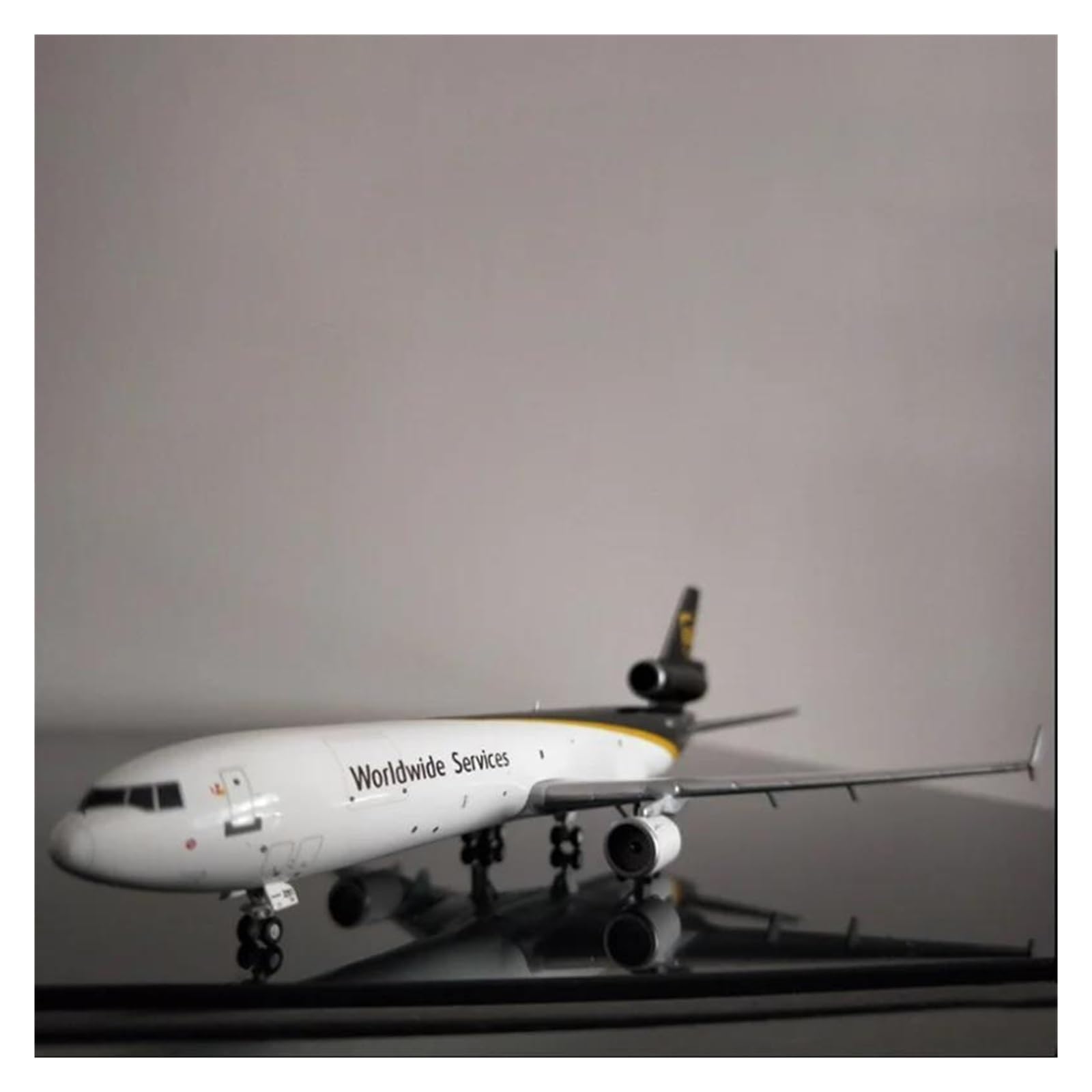 Amazon.co.jp: 飛行機模型飛行機おもちゃの飛行機模型 1:400