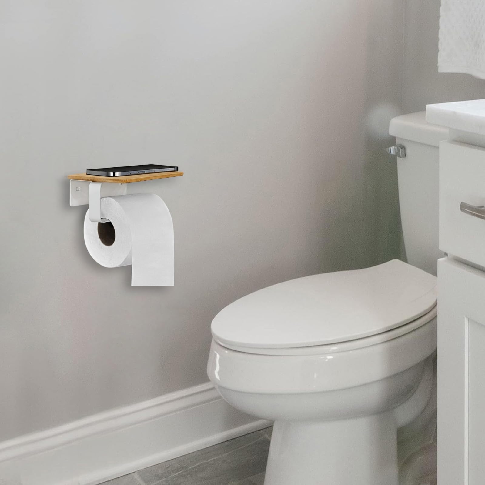 Porte Rouleau Papier Toilette Adhesif sans Percage Derouleur WC Murale avec Étagère en Bambou 2 en 1 Support Papier Toilette Mural avec Perçage Blanc