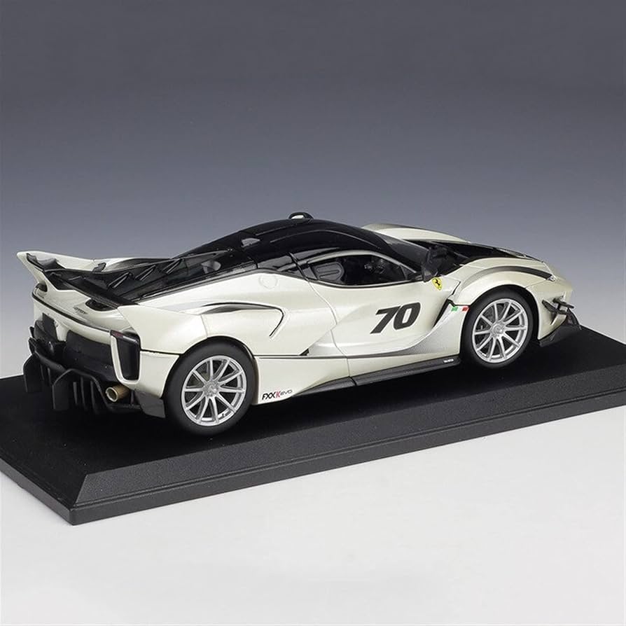 Amazon.co.jp: モデルカーのおもちゃ 1:18 フェラーリ Fxx K Evo