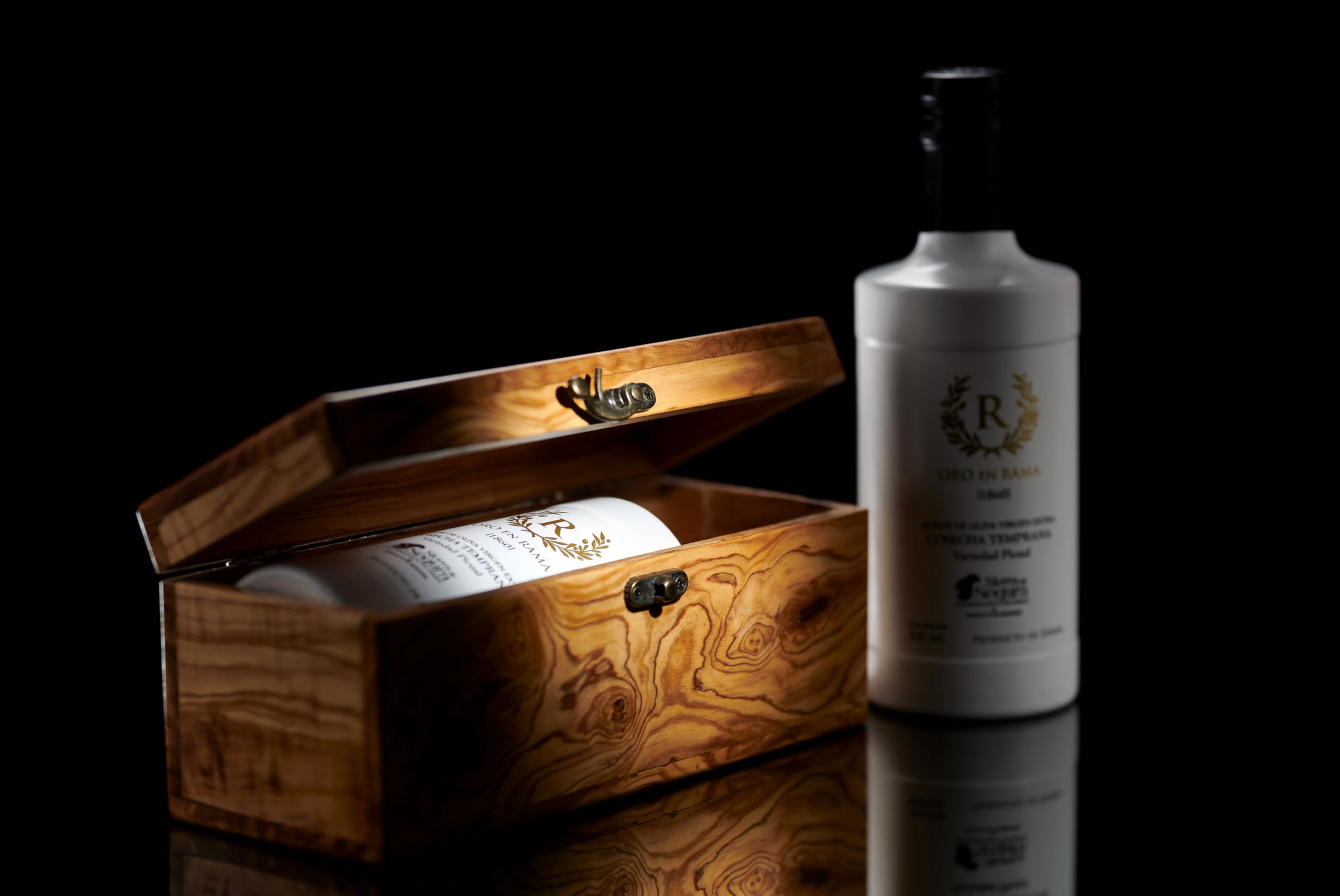 ORO EN RAMA | Aceite de Oliva Virgen Extra Picual de Jaén NUEVA COSECHA 25/26 + Caja de Madera de Olivo Artesanal para Regalo | Premio Mejor AOVE Verde de Cosecha Temprana | DOP Sierra de Segura