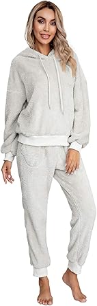 SIAEAMRG Pijama feminino felpudo de lã de ovelha, manga comprida, com  capuz, calça de pijama de 2 peças, roupa de dormir, Light Grey, Large |  Amazon.com.br