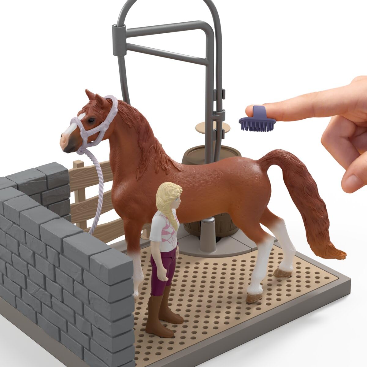 schleich HORSE CLUB | Angolo lavaggio cavalli di Sofia 42792 | Playset con acqua vera, pompa, cavallo, personaggio snodato & accessori | Giocattolo & regalo per bambini dai 5 anni | 26 pezzi