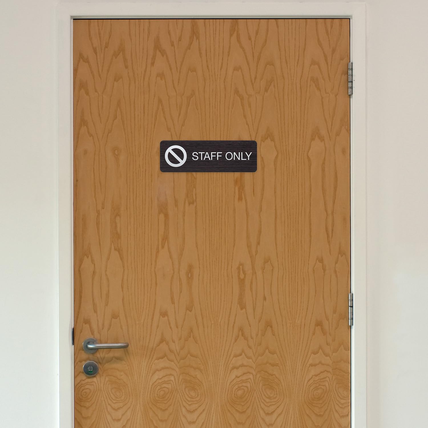 Letrero de madera oscura con texto en inglés "Staff Only", de madera sintética, fácil de pegar, para colgar en la puerta, para restaurante, pequeña empresa, fabricado en Estados Unidos