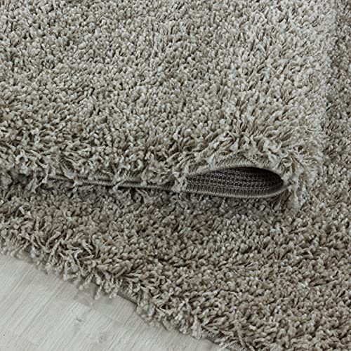 Tapis shaggy poils longs contre le sol froid de la chambre à coucher - 8