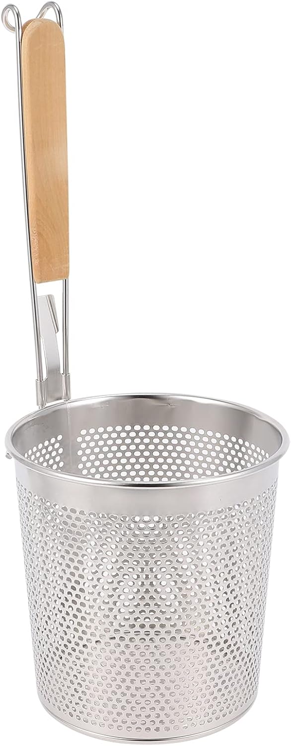 Amazon｜BIENKA パスタストレーナー ステンレススチールメッシュパスタバスケット 木製ハンドル付き ヌードルシーブザル メッシュ