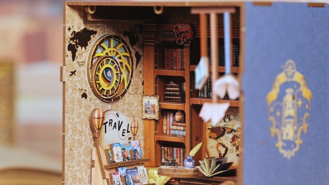 CUTEBEE Book Nook-Maison de poupée pour adultes,maison miniature rotative, Décoration créative de bibliothèque,le monde coloré des animaux,uniques pour la famille et les amis(Animal Carnival