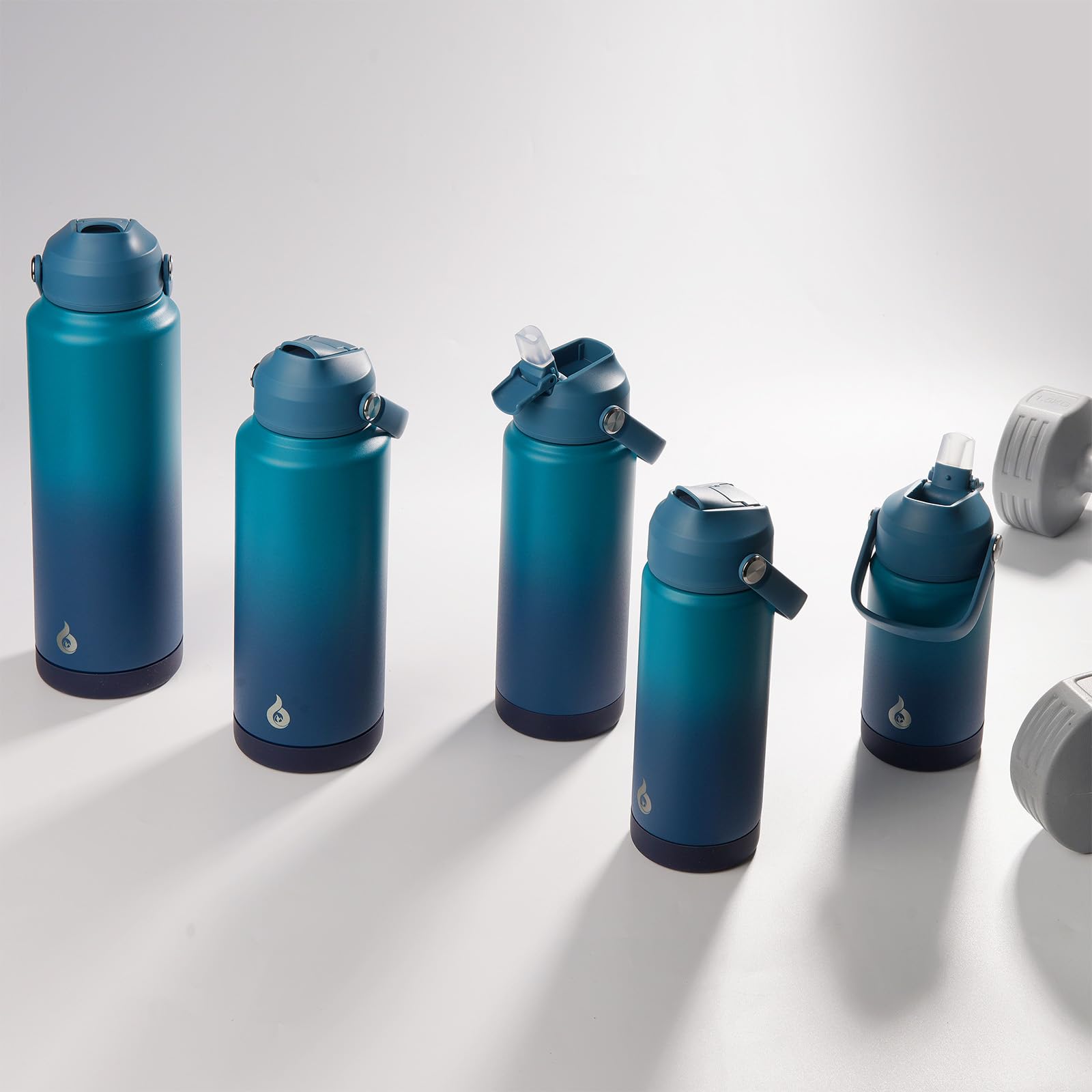 BJPKPK Botella de Agua con Tapa de Pajita, 24oz (720 ml), Botella Aislada al Vacío, Termo de Acero Inoxidable para Deportes, Viajes, Libre de BPA, Impermeable, Azul Vasto