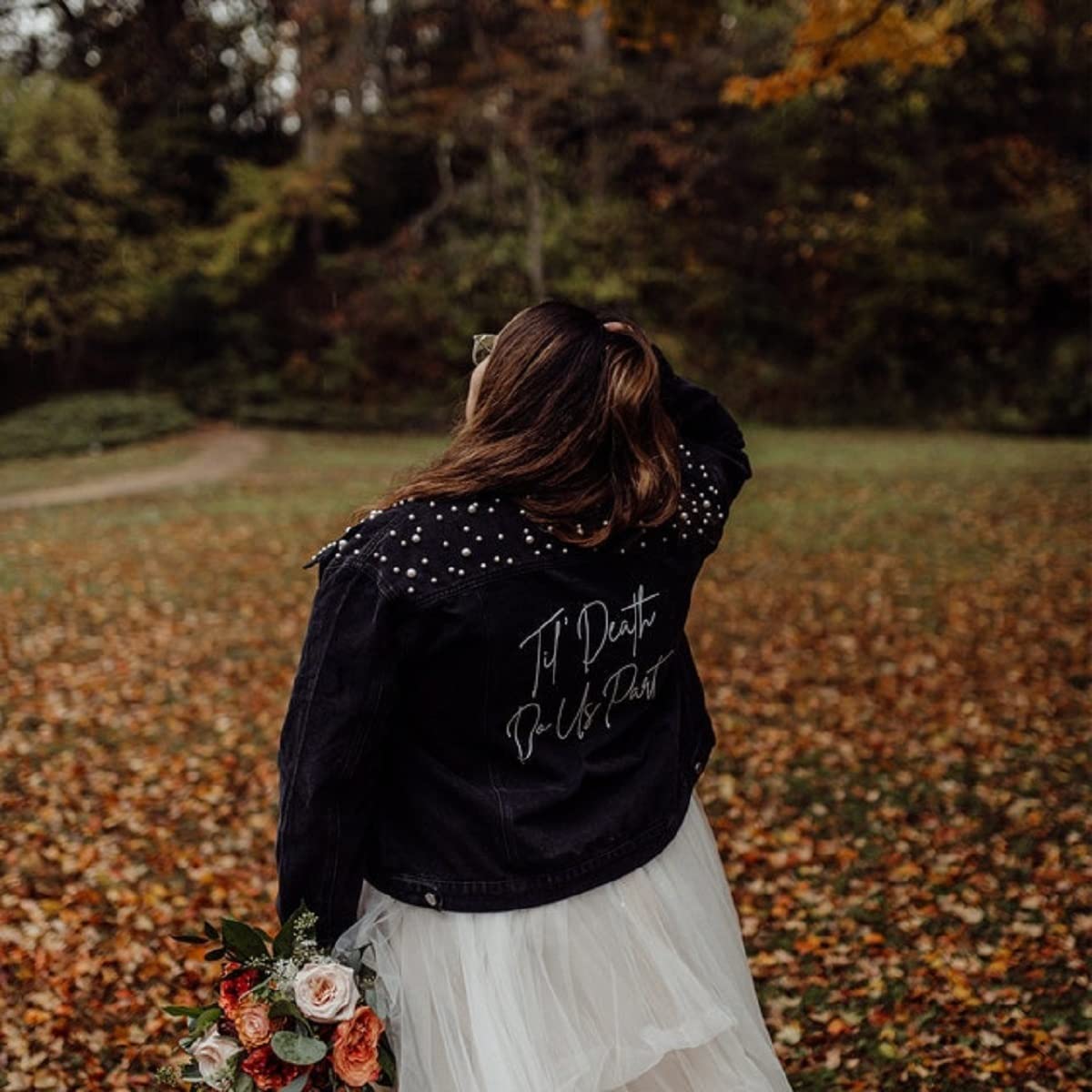 Chaqueta de mezclilla personalizada con perlas para mujer, chaqueta de mezclilla blanca con perlas, chaqueta de mezclilla para novia