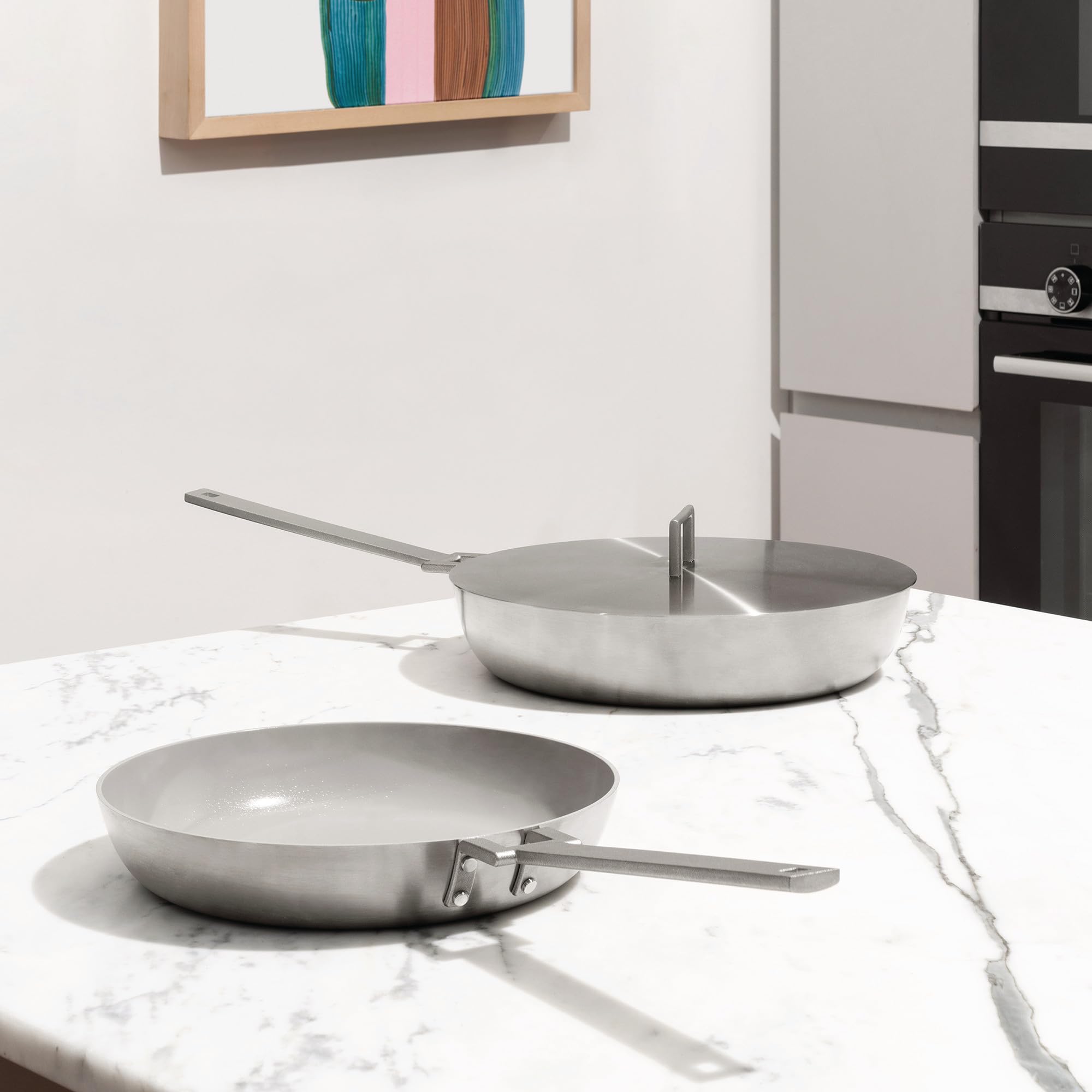 Alessi Convivio DC110/24 - Padella a Manico Lungo in Trilamina, Adatta a Induzione, in Acciaio Inossidabile e PVD, Rivestimento Interno Antiaderente Ceramico, 24 cm, Satinata