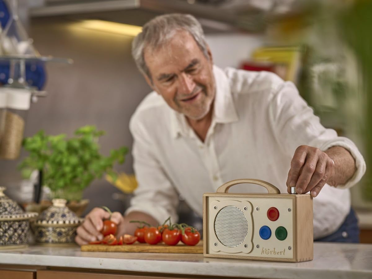 hörbert 3.0 für Senioren + Inhalte für Senioren. Mit 3 Playlists, Mikrofon und USB-C Ladeanschluss, als Internet-Radio, Podcast-Player, MP3-Player und Bluetooth Lautsprecher aus Holz