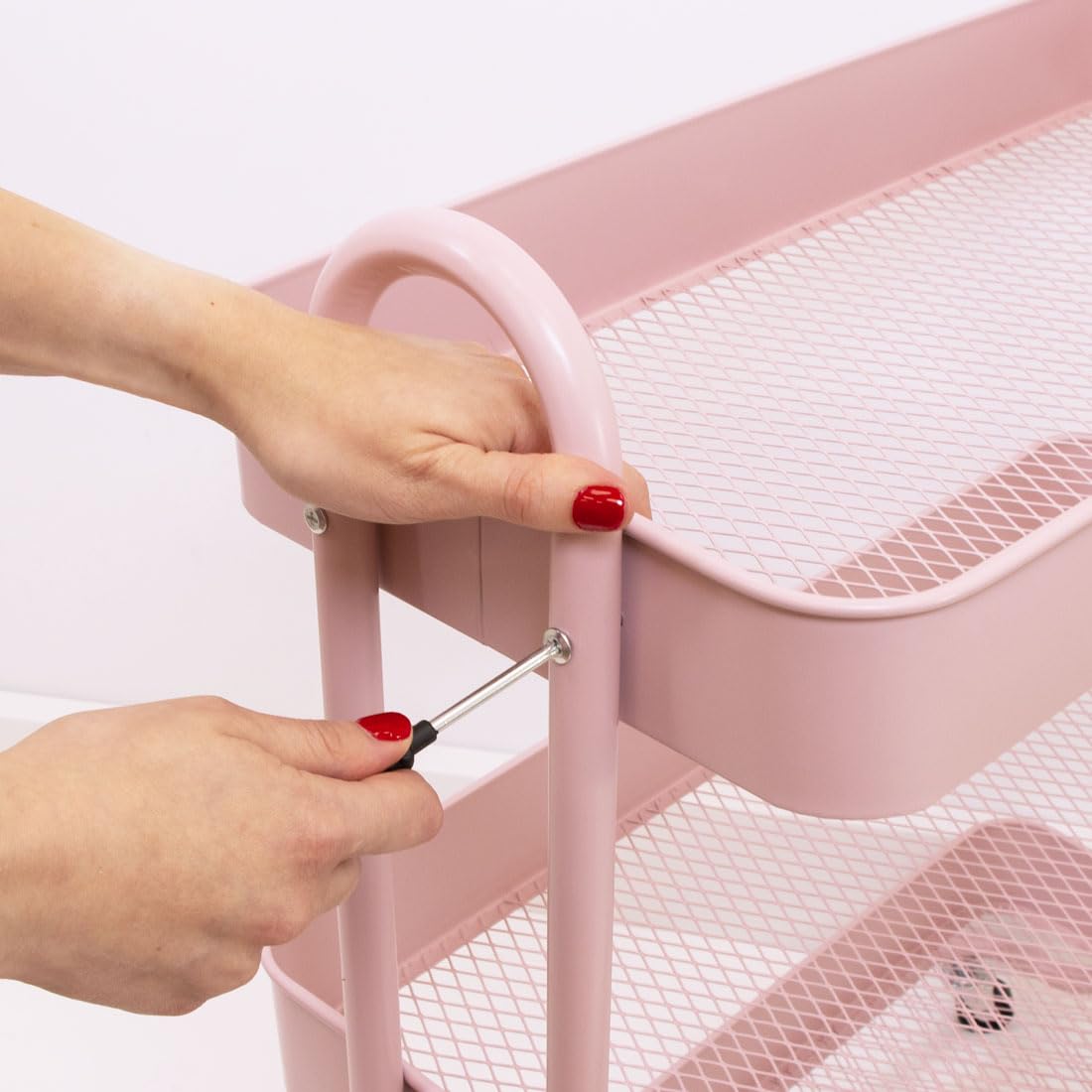 Craftelier - Carrito Grande Metálico de Organización con 3 Bandejas | 4 Ruedas Giratorias 360º con Frenos en 2 | Tamaño Total: 71,2 x 61 x 29 cm - Profundidad de Las Bandejas: 6,6 cm | Color Rosa