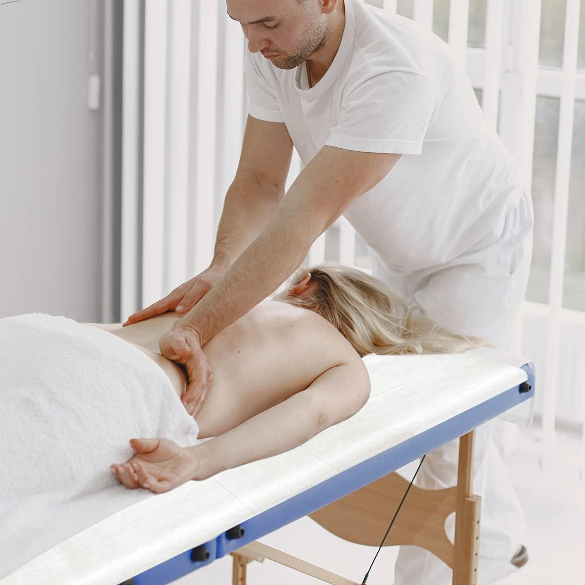 Hoja de mesa de masaje desechable, 100 sábanas de masaje desechables impermeables, fundas de cama desechables para spa, cera de pestañas, salón de tatuajes, tela no tejida, 71 x 31 pulgadas,