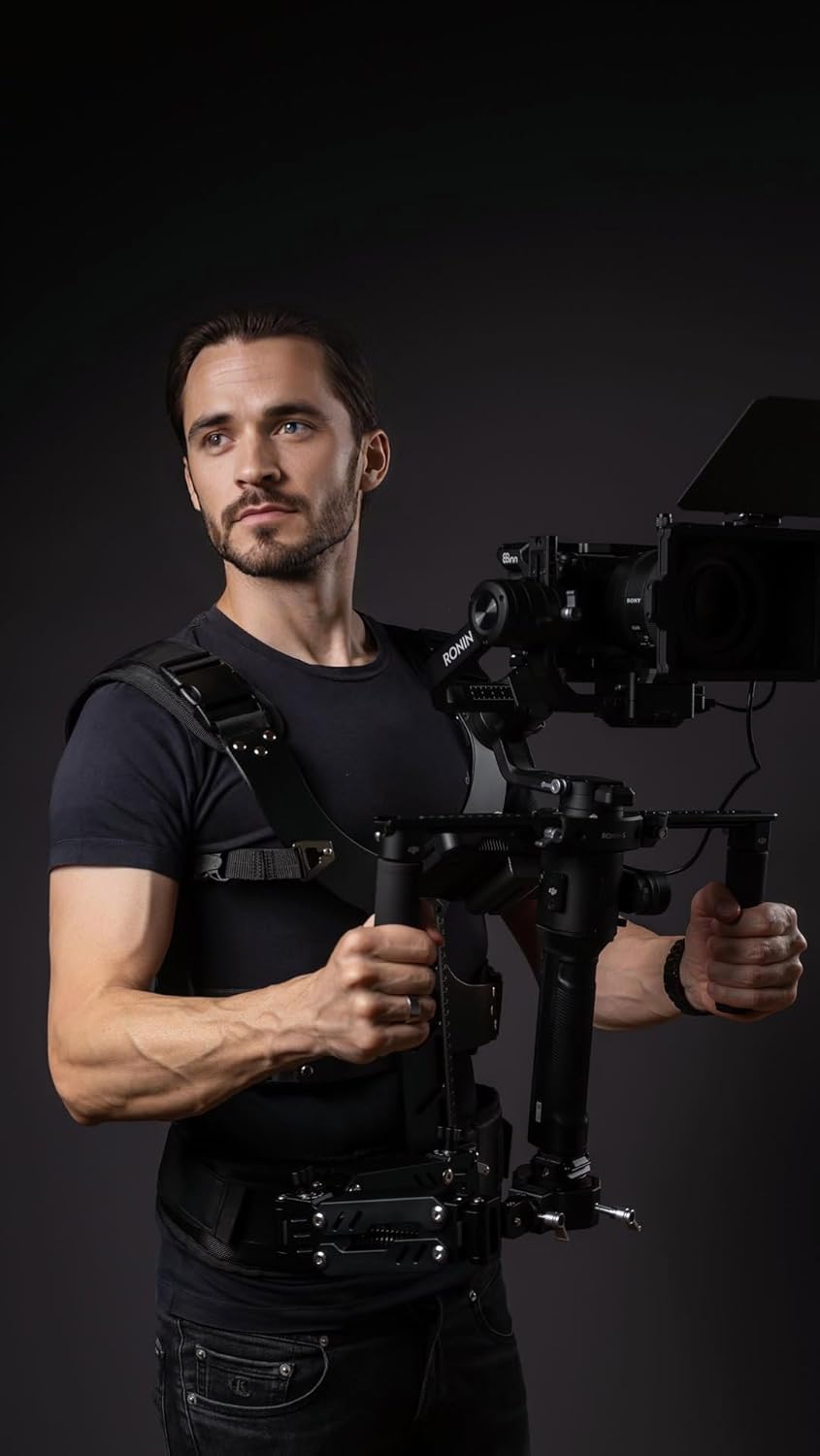 Cinematographer with a DIFESURO Support Vest and Gimbal