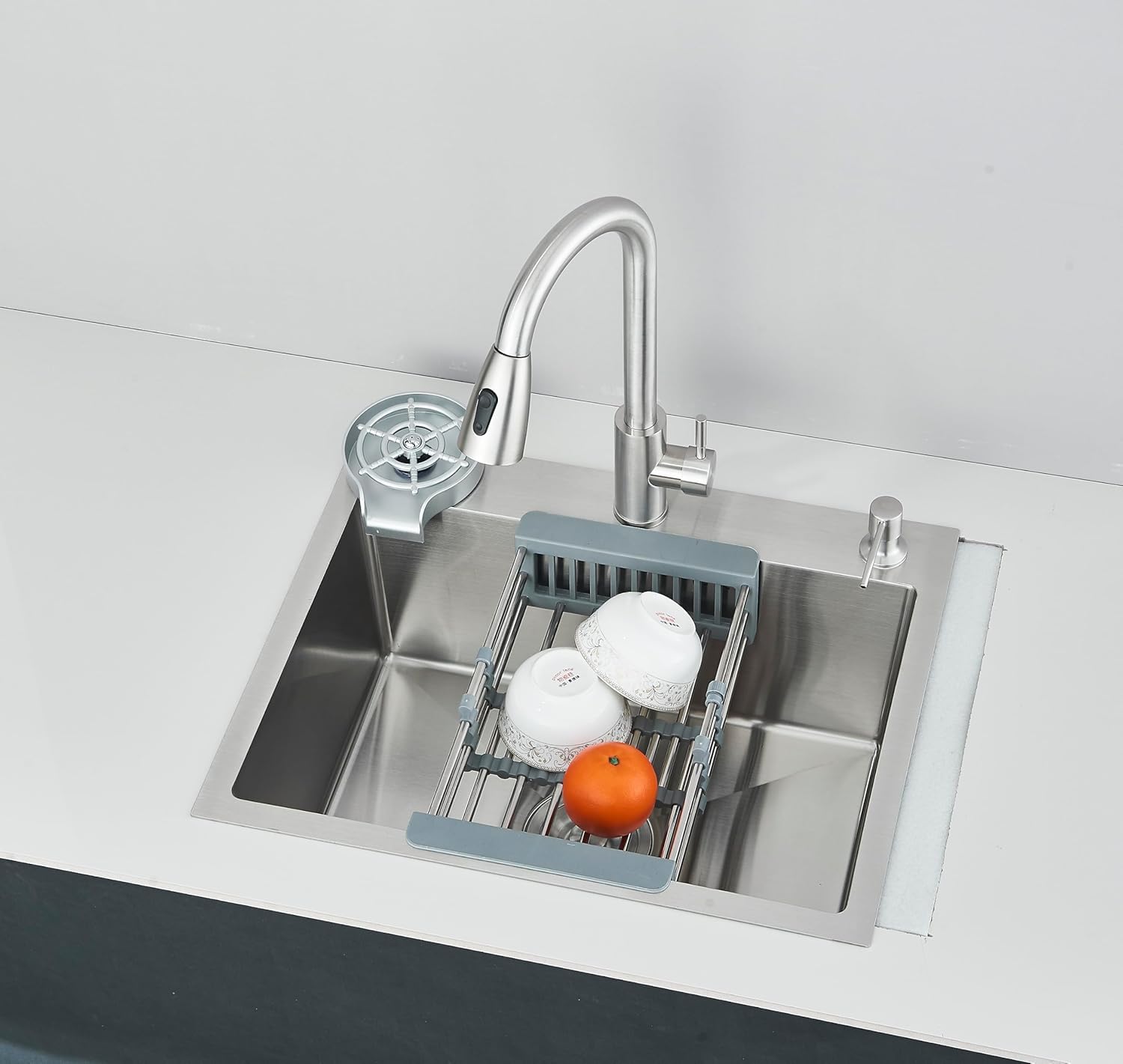 Evier de Cuisine Brossé 1 Bac 60x45 CM, avec Robinet Extensible, Distributeur de Savon et Lave-gobelet, Kit de Plomberie Complet