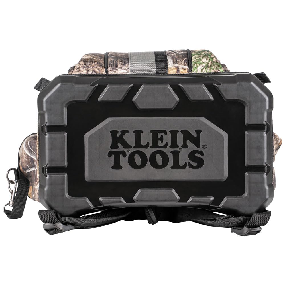 Klein Tools 62800BPCAMO - Mochila de herramientas Tradesman Pro, extragrande, con 40 bolsillos, con parte inferior moldeada, puerto de carga