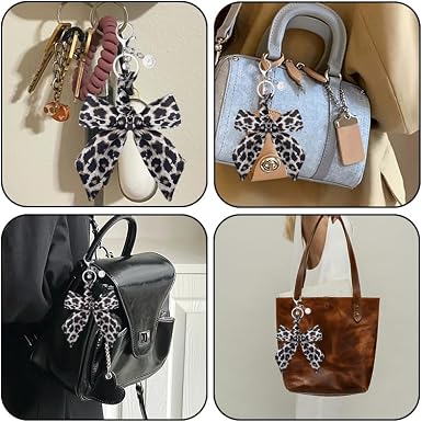Set portachiavi con pompon in peluche a forma di cuore con stampa