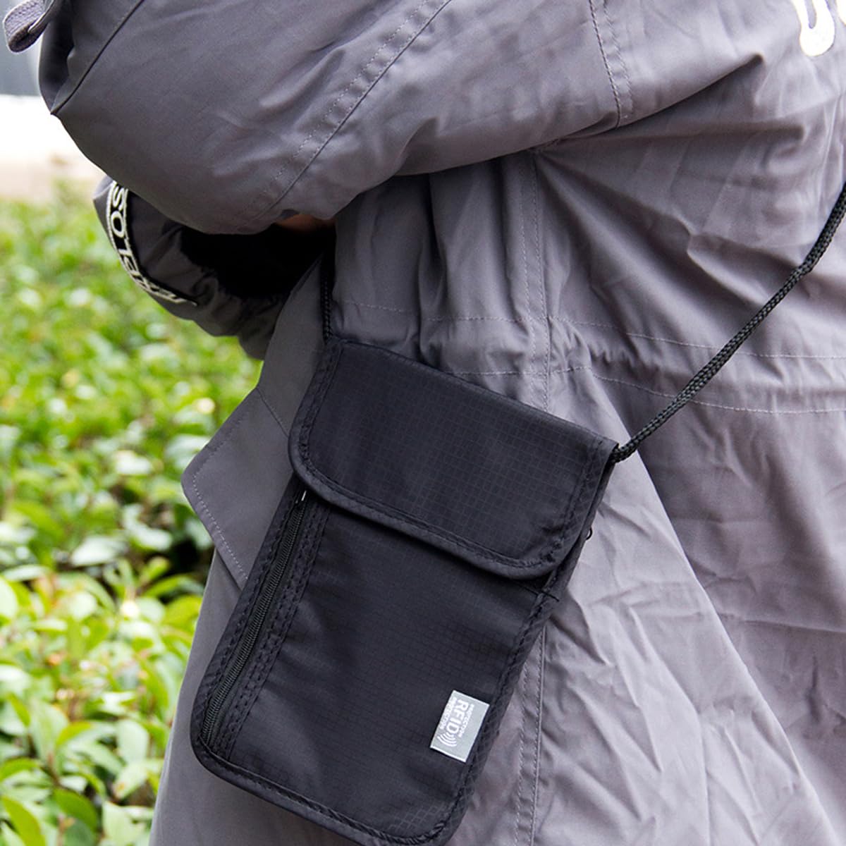 Woreczki na szyję portfel na szyję dla kobiet i mężczyzn, bezpieczny portfel na szyję i uchwyt na paszport blokada RFID, torba na klatkę piersiową do podróży wodoodporna ukryta ochrona przed