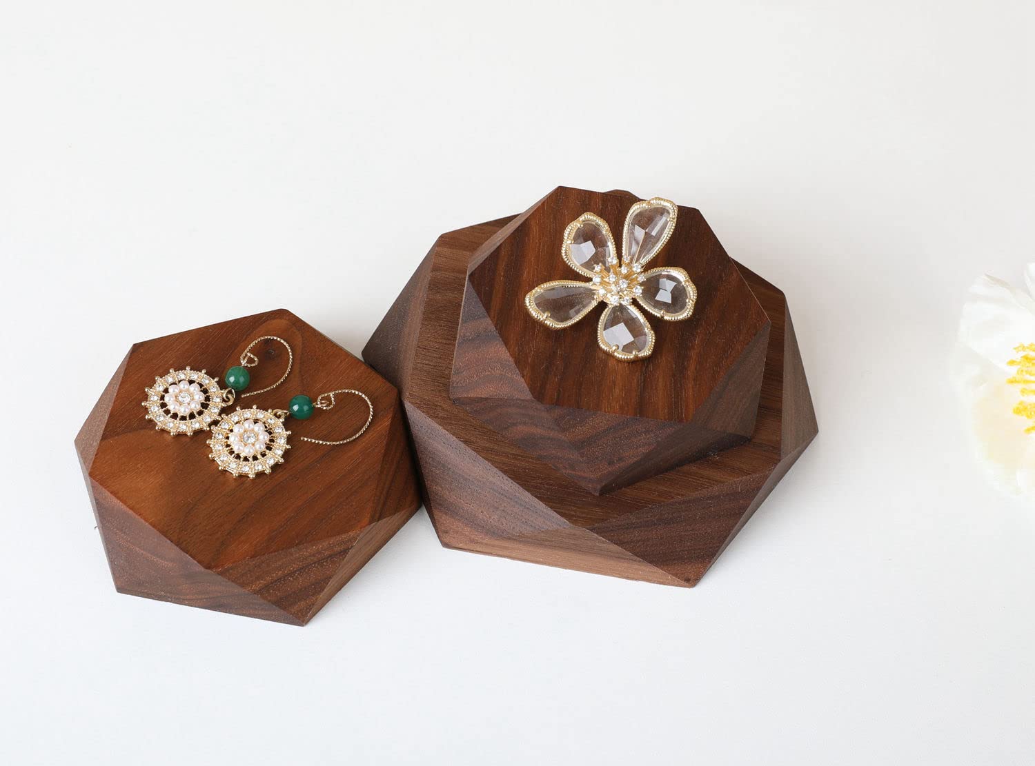 GemeShou 2pcs Wooden Jewelry display tray, Hexagon jewelry display riser, Jewelry retail shop photography props?Walnut Hexagon tray-2pcs?