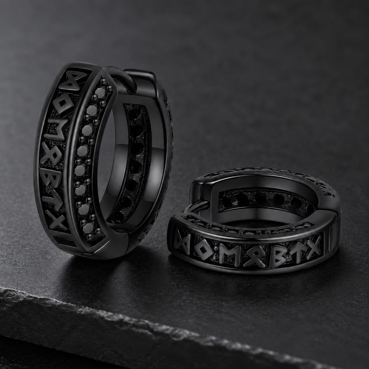Pendientes de aro chapados en oro negro para hombre, diseño de runa vikinga