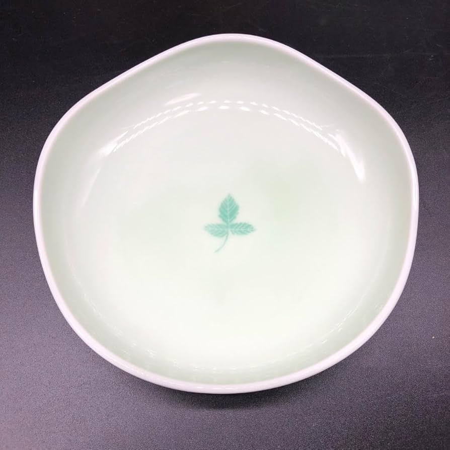 三ツ葉芹深川製磁 取皿揃(5枚セット) 三ツ葉芹深川製磁 取皿揃(5枚セット)