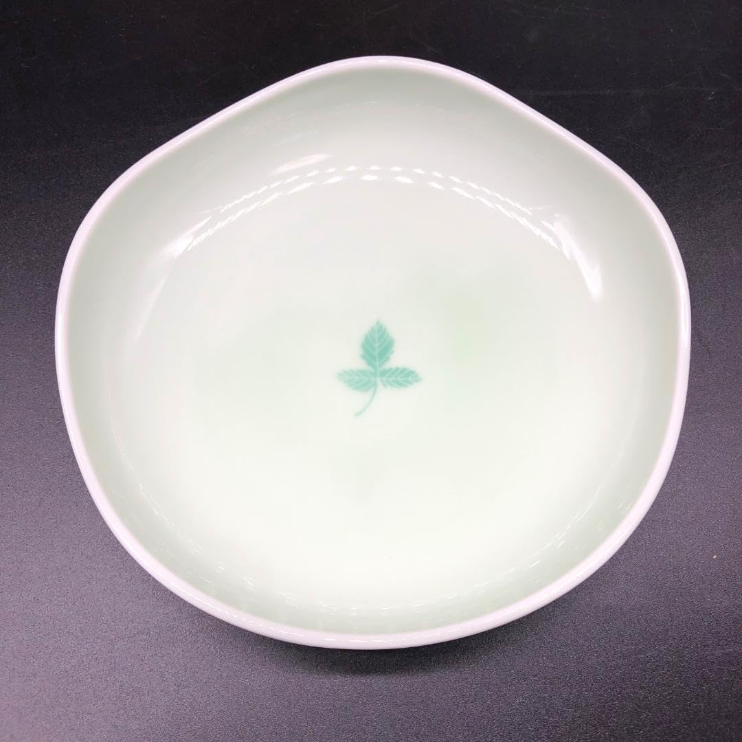 三ツ葉芹　深川製磁 取皿揃（5枚セット） Amazon.co.jp: 深川製磁 有田焼 三ツ葉芹 取皿揃 5枚セット 木箱