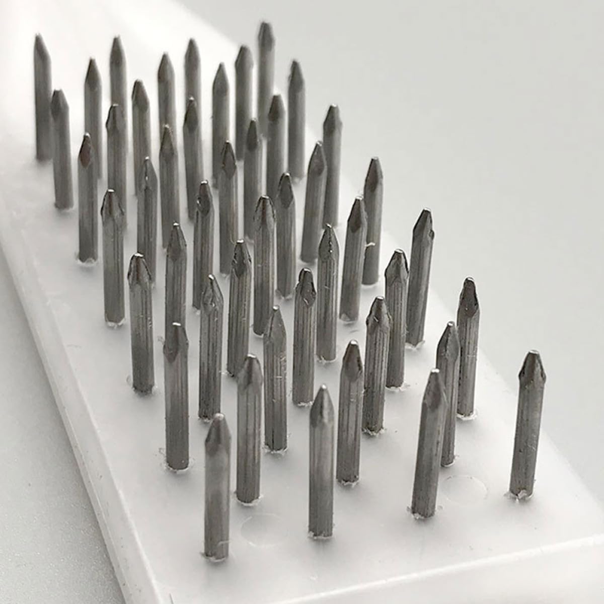 2pcs Fish Scale Remover and Scraper Set, Medium Size Plastic Handle with Steel Nail Brush, Fish Scale Cleaning Tool for Kitchen and Seafood Preparation