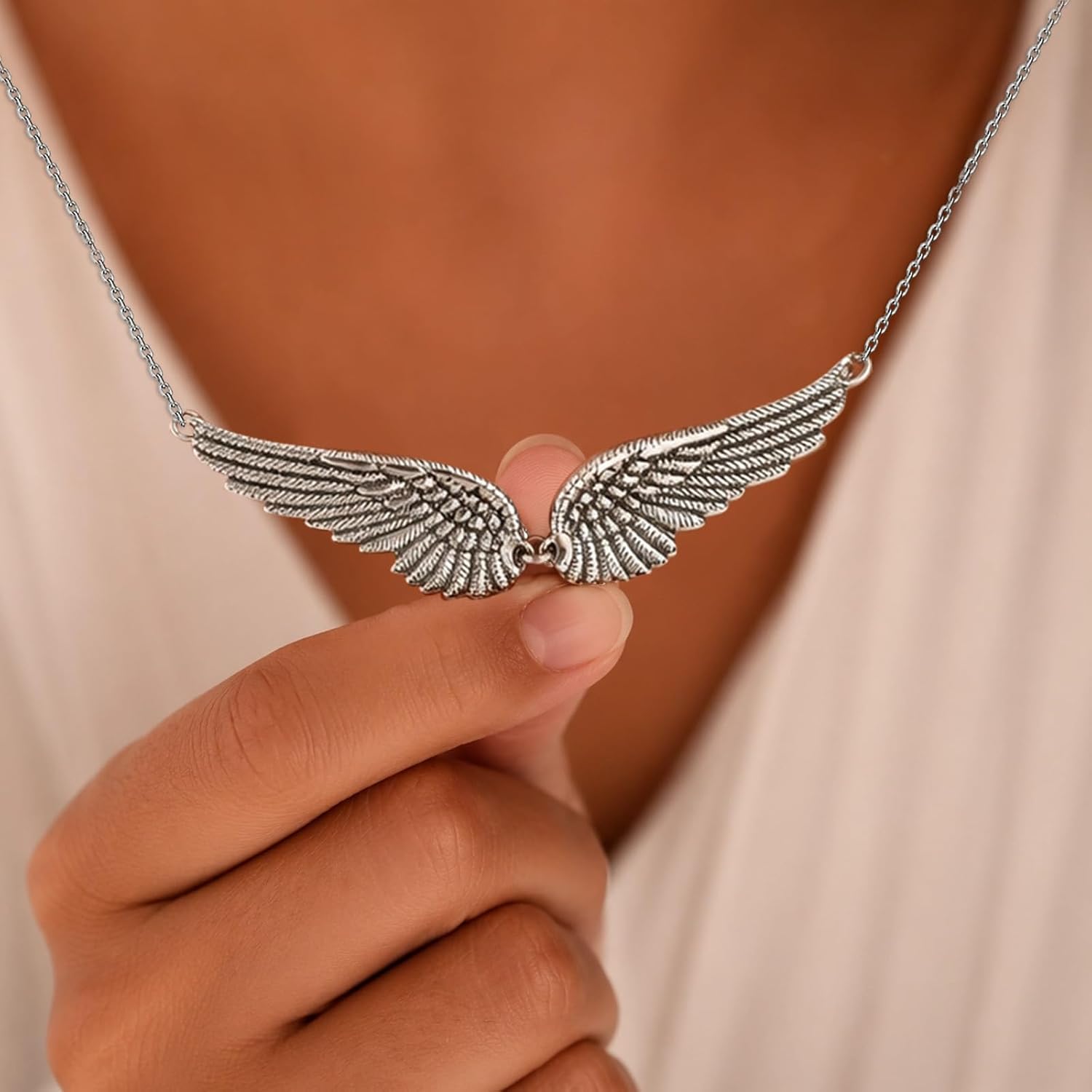 Silver Angel Wings Necklace, Angel Wing Pendant Necklace, Vintage Feather Wing Jewelry with Adjustable Chain for Women, Ideal for Birthday, Anniversary & Holiday Gifts