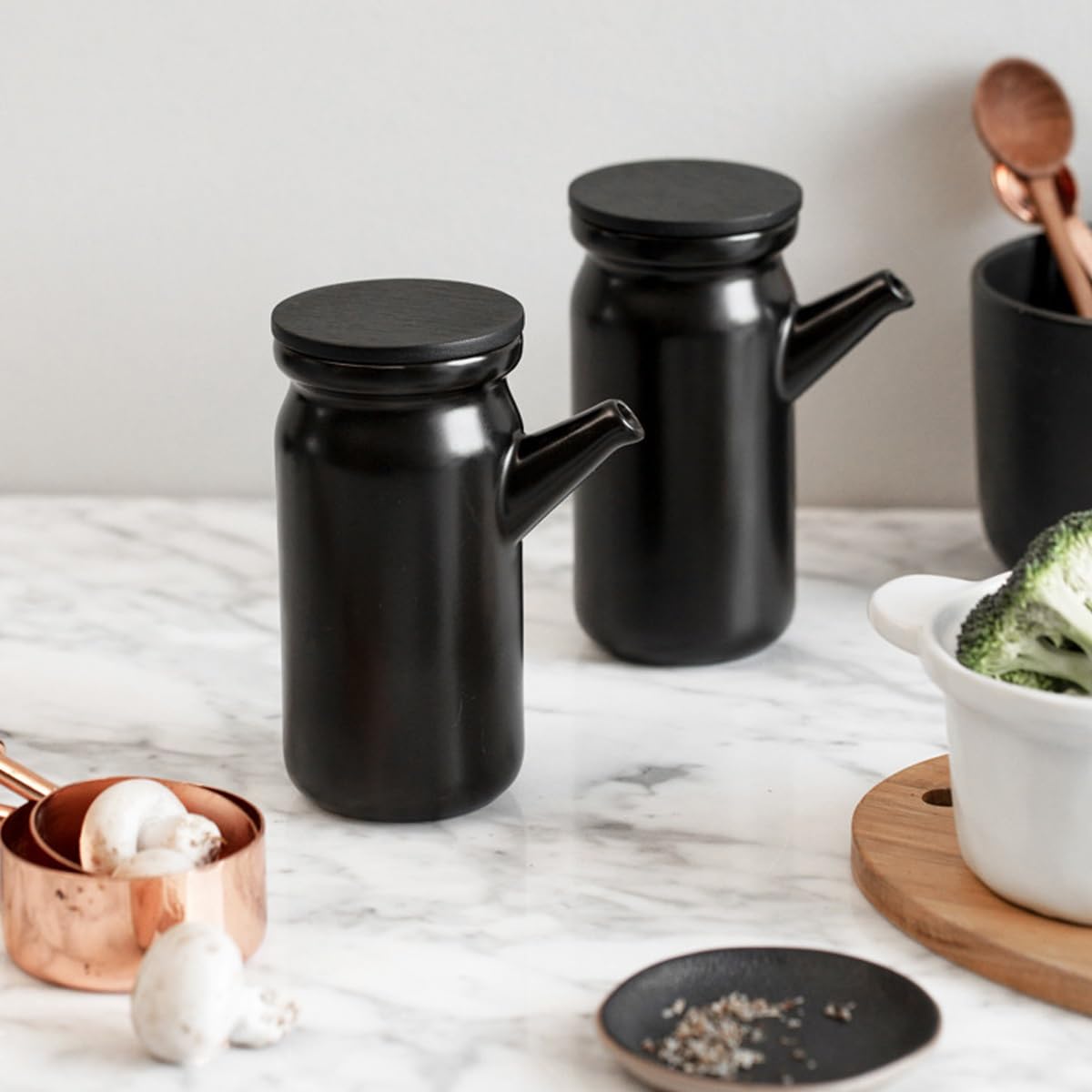Dispenser per Olio da Cucina, Set Dispenser per Olio E Aceto, Dispenser per Olio da 500 Ml per Cucinare, Aceto, Salsa di Soia, con Vassoio in Ferro, Nero